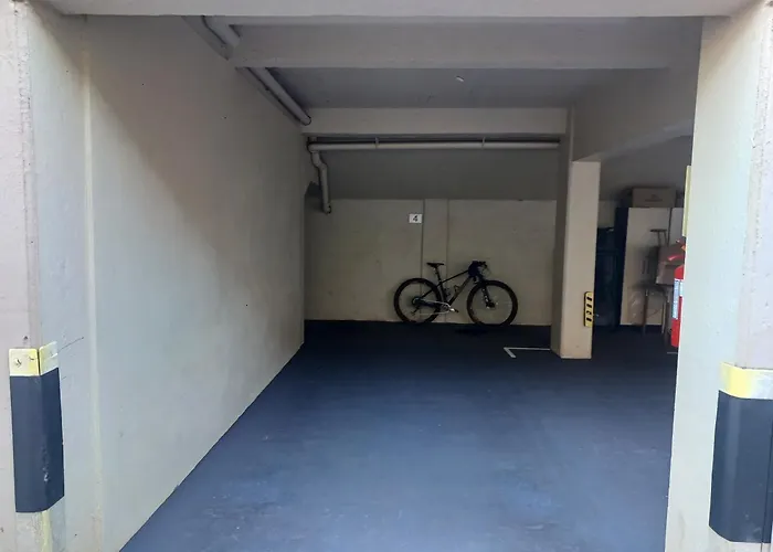 Apto De 2 Quartos Com 2 Ar, Garagem, No Centro Sul